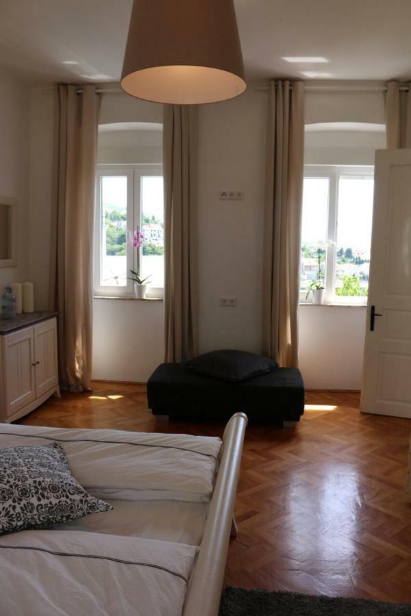 Central House Nona Crikvenica Eksteriør billede