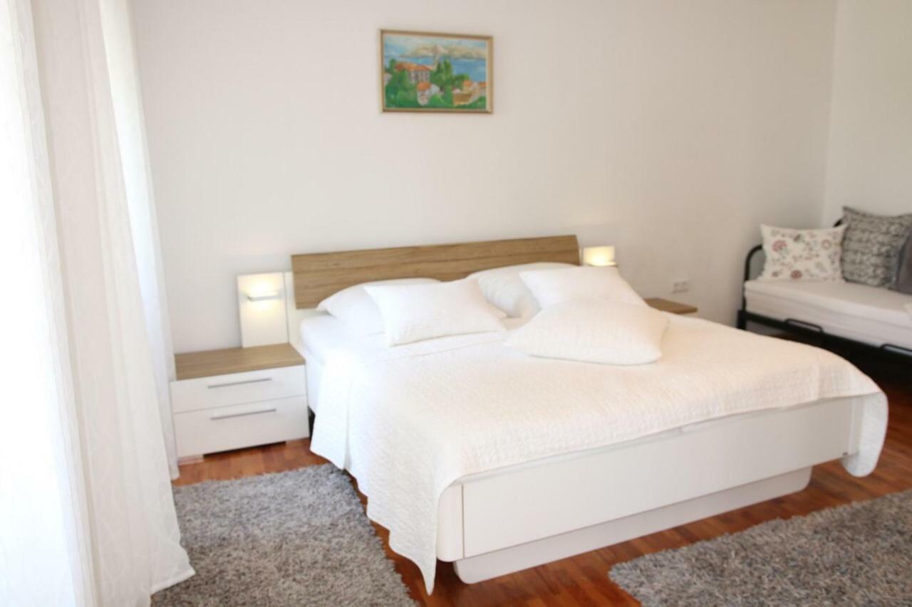 Central House Nona Crikvenica Eksteriør billede