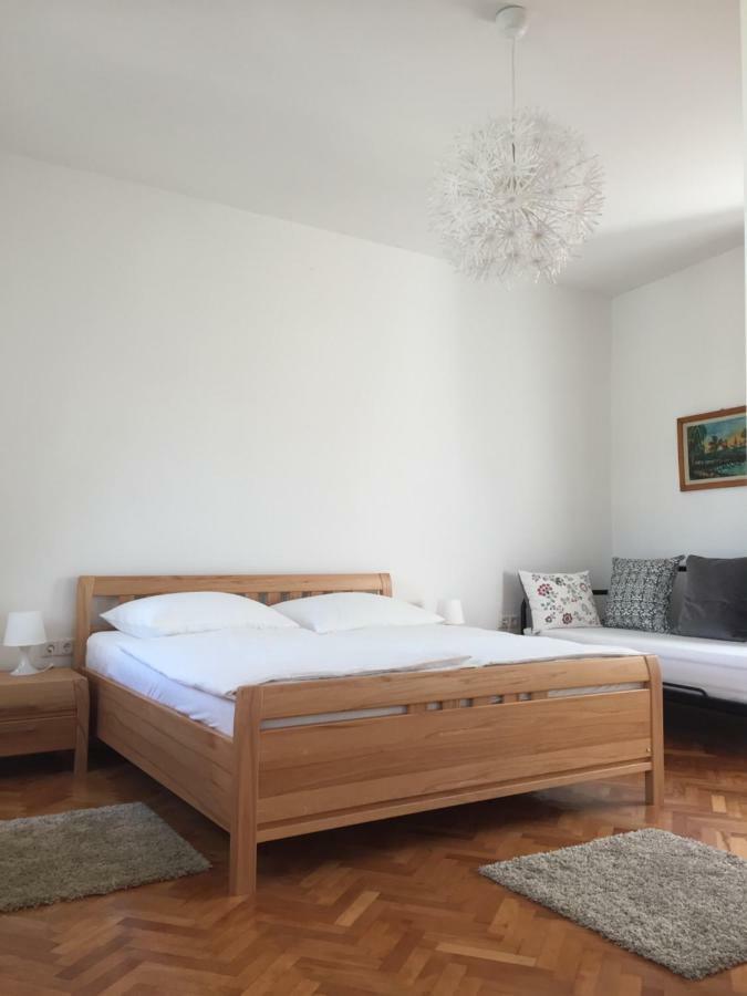 Central House Nona Crikvenica Eksteriør billede