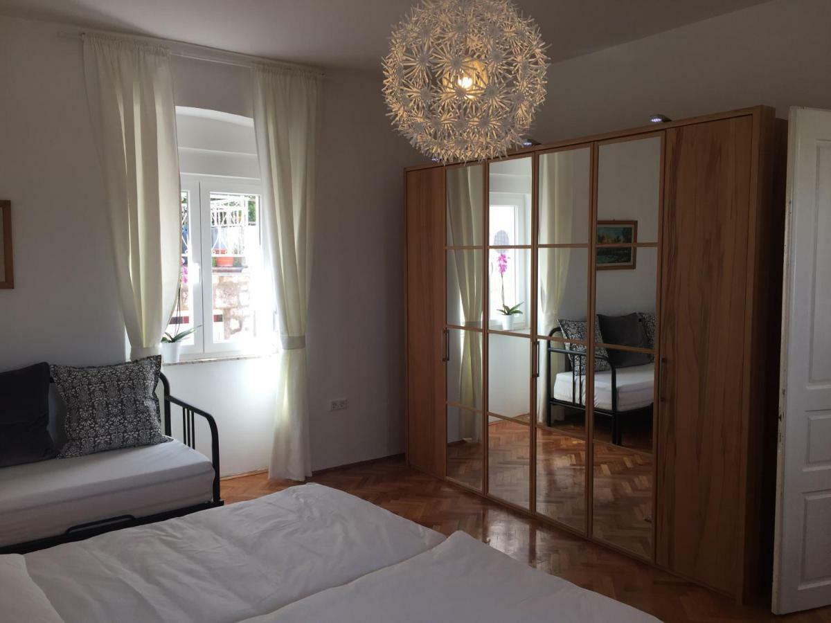 Central House Nona Crikvenica Eksteriør billede