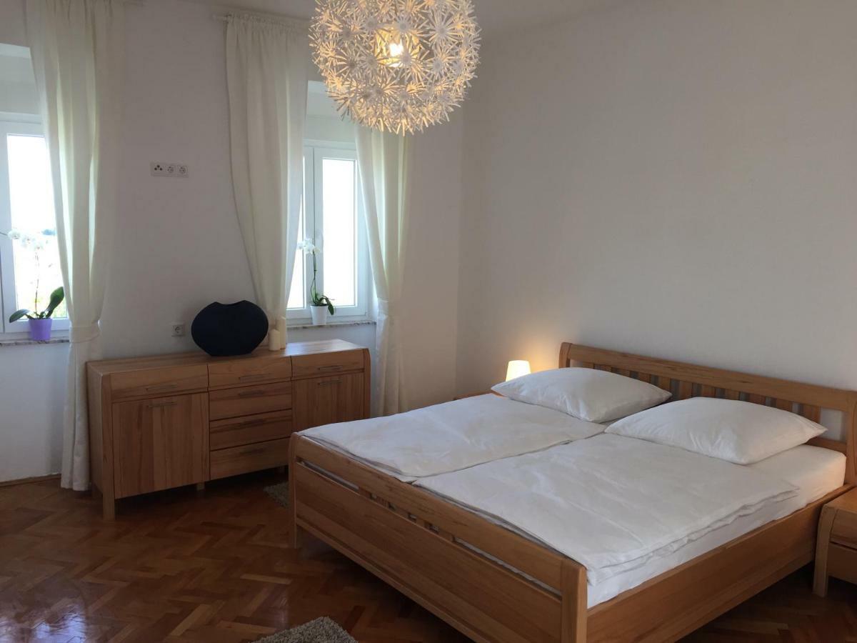Central House Nona Crikvenica Eksteriør billede