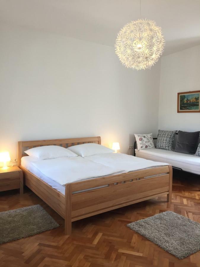 Central House Nona Crikvenica Eksteriør billede